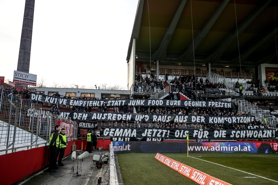 Admira Wacker - Sturm Graz
Oesterreichische Fussball Bundesliga, 20. Runde, FC Admira Wacker - SK Sturm Graz, Stadion Suedstadt Maria Enzersdorf, 22.02.2020. 

Foto zeigt Fans von Sturm mit einem Spruchband
Schlüsselwörter: protest mannschaft