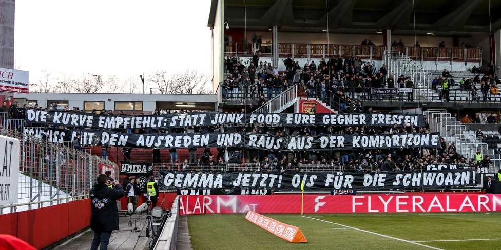 Admira Wacker - Sturm Graz
Oesterreichische Fussball Bundesliga, 20. Runde, FC Admira Wacker - SK Sturm Graz, Stadion Suedstadt Maria Enzersdorf, 22.02.2020. 

Foto zeigt Fans von Sturm mit einem Spruchband
Schlüsselwörter: protest mannschaft