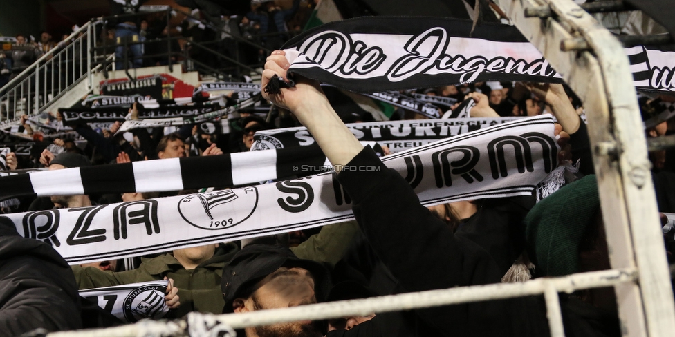 Admira Wacker - Sturm Graz
Oesterreichische Fussball Bundesliga, 20. Runde, FC Admira Wacker - SK Sturm Graz, Stadion Suedstadt Maria Enzersdorf, 22.02.2020. 

Foto zeigt Fans von Sturm
Schlüsselwörter: schals