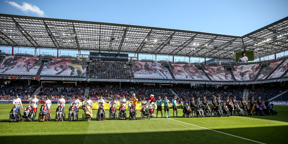 Salzburg - Sturm Graz
Oesterreichische Fussball Bundesliga, 22. Runde, FC RB Salzburg - SK Sturm Graz, Stadion Wals-Siezenheim, 08.03.2020. 

Foto zeigt Mannschaft von RB Salzburg, das Schiedsrichterteam#, die Mannschaft von Sturm und Rollstuhlfahrer
