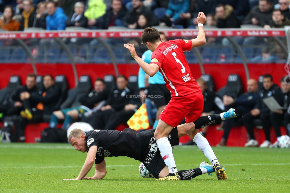 Salzburg - Sturm Graz
Oesterreichische Fussball Bundesliga, 22. Runde, FC RB Salzburg - SK Sturm Graz, Stadion Wals-Siezenheim, 08.03.2020. 

Foto zeigt Bekim Balaj (Sturm) und Albert Vallci (Salzburg)
