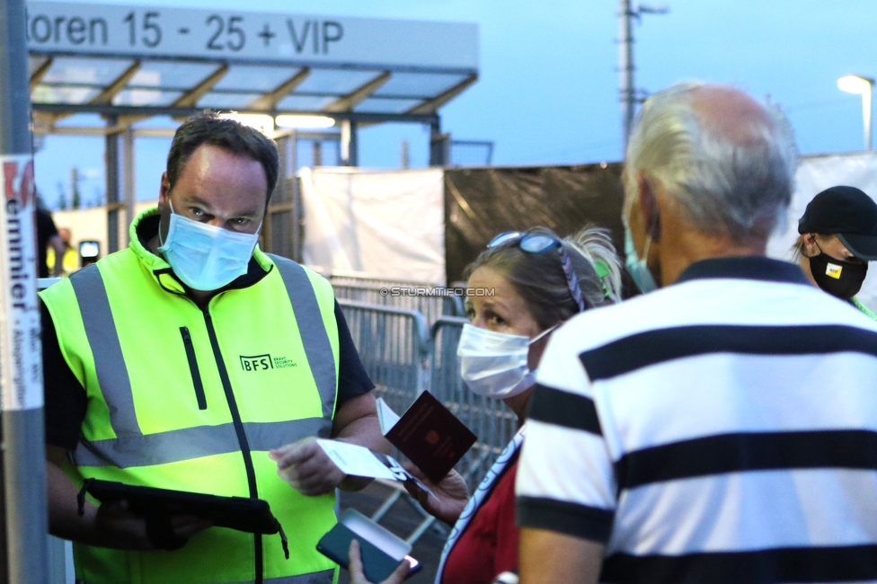 Sturm Graz - Innsbruck
OEFB Cup, 1. Runde, SK Sturm Graz - SV Innsbruck, Stadion Liebenau Graz, 28.08.2020. 

Foto zeigt Security und Fans von Sturm
Schlüsselwörter: COVID19