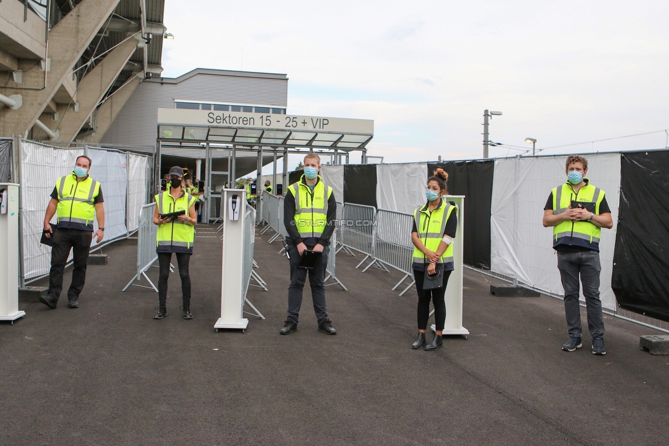 Sturm Graz - Innsbruck
OEFB Cup, 1. Runde, SK Sturm Graz - SV Innsbruck, Stadion Liebenau Graz, 28.08.2020. 

Foto zeigt Security beim Stadioneingang
Schlüsselwörter: COVID19