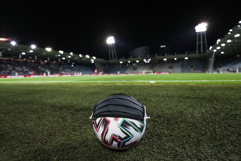 Sturm Graz - Innsbruck
OEFB Cup, 1. Runde, SK Sturm Graz - SV Innsbruck, Stadion Liebenau Graz, 28.08.2020. 

Foto zeigt einen Fussball mit Maske
Schlüsselwörter: COVID19