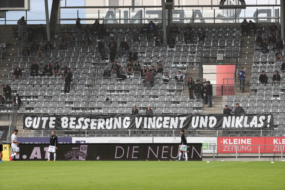 Sturm Graz - Altach
Oesterreichische Fussball Bundesliga, 4. Runde, SK Sturm Graz - SCR Altach, Stadion Liebenau Graz, 04.10.2020. 

Foto zeigt Fans von Sturm mit einem Spruchband
Schlüsselwörter: verletzung