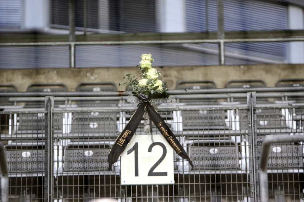 Sturm Graz - LASK
Oesterreichische Fussball Bundesliga, 6. Runde, SK Sturm Graz - LASK, Stadion Liebenau Graz, 01.11.2020. 

Foto zeigt Trauerflor in der Nordkurve
Schlüsselwörter: unita todesfall