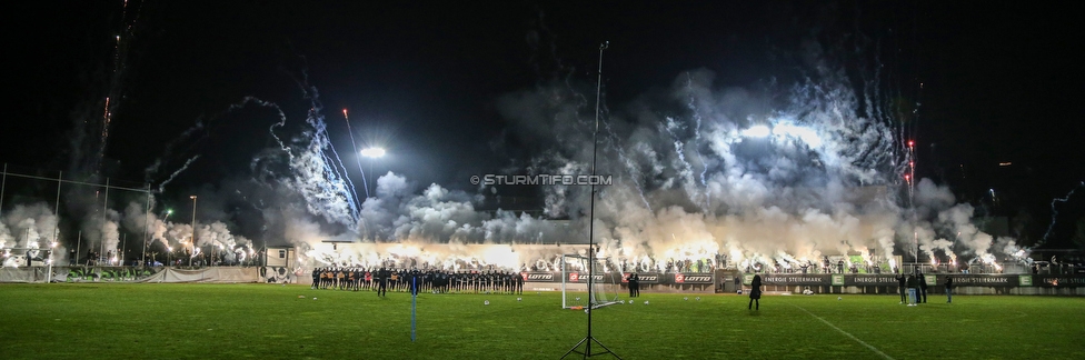 Sturm Graz Training
Oesterreichische Fussball Bundesliga, SK Sturm Graz Training, Trainingszentrum Messendorf, 18.12.2020. 

Foto zeigt die Mannschaft von Sturm und Fans von Sturm
Schlüsselwörter: COVID19 bravoschwoaze pyrotechnik