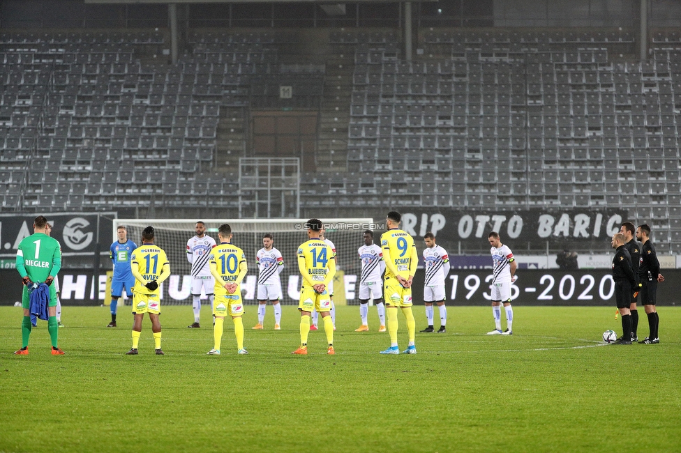 Sturm Graz - St. Poelten
Oesterreichische Fussball Bundesliga, 12. Runde, SK Sturm Graz - SKN St. Poelten, Stadion Liebenau Graz, 19.12.2020. 

Foto zeigt die Mannschaft von Sturm und die Mannschaft von St. Poelten bei einer Trauerminute
Schlüsselwörter: ottobaric COVID19 geisterspiel schwoazehelfen