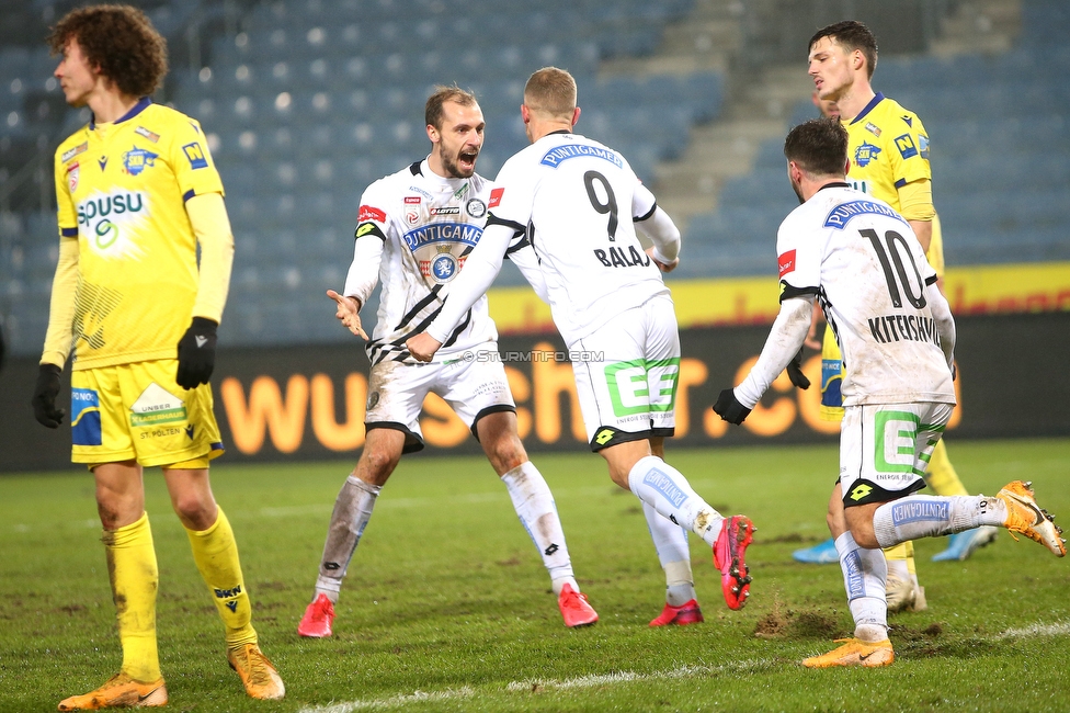 Sturm Graz - St. Poelten
Oesterreichische Fussball Bundesliga, 12. Runde, SK Sturm Graz - SKN St. Poelten, Stadion Liebenau Graz, 19.12.2020. 

Foto zeigt Jon Gorenc-Stankovic (Sturm) und Bekim Balaj (Sturm)
Schlüsselwörter: COVID19 geisterspiel torjubel