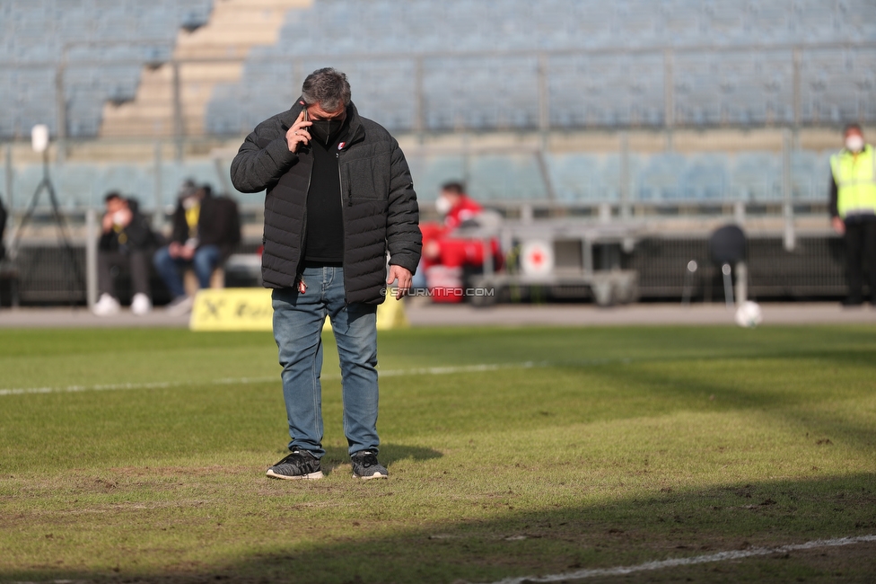 Sturm Graz - Wolfsberg
Oesterreichische Fussball Bundesliga, 18. Runde, SK Sturm Graz - Wolfsberger AC, Stadion Liebenau Graz, 21.02.2021. 

Foto zeigt einen Mitarbeiter am Rasen
Schlüsselwörter: COVID19 geisterspiel