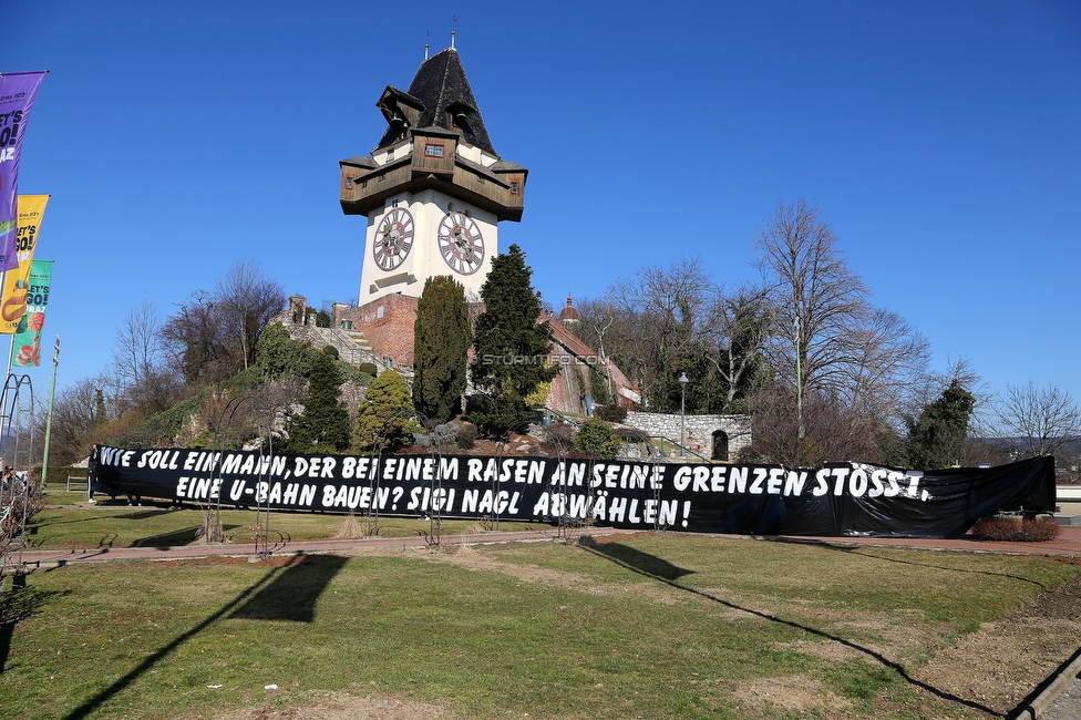 Sturm Graz - Salzburg
Oesterreichische Fussball Bundesliga, 19. Runde, SK Sturm Graz - FC RB Salzburg, Graz, 28.02.2021. 

Foto zeigt Fans von Sturm mit einem Spruchband
Schlüsselwörter: COVID19 geisterspiel protest sturmstadion nagl