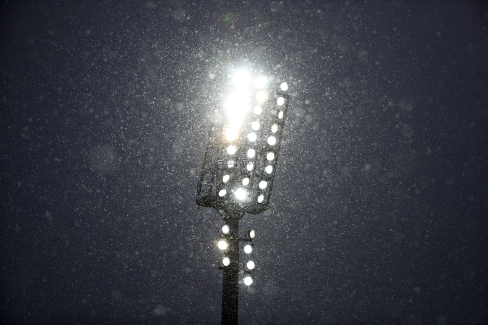 Admira Wacker - Sturm Graz
Oesterreichische Fussball Bundesliga, 22. Runde, FC Admira Wacker - SK Sturm Graz, Stadion Suedstadt Maria Enzersdorf, 21.03.2021. 

Foto zeigt einen Flutlichtmasten
Schlüsselwörter: wetter COVID19 geisterspiel