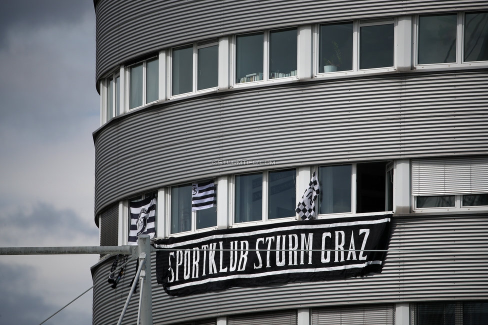 Sturm Graz - WSG Tirol
Oesterreichische Fussball Bundesliga, 24. Runde, SK Sturm Graz - WSG Tirol, Stadion Liebenau Graz, 11.04.2021. 

Foto zeigt Fans von Sturm im Stadionturm
Schlüsselwörter: COVID19 geisterspiel