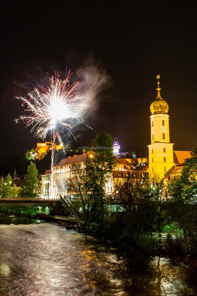 112 Jahre Sturm
112 Jahre SK Sturm Graz, Graz, 01.05.2021.

Foto zeigt ein Feuerwerk
Schlüsselwörter: pyrotechnik