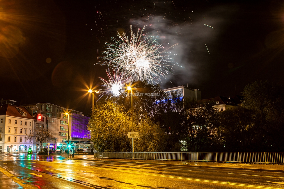 112 Jahre Sturm
112 Jahre SK Sturm Graz, Graz, 01.05.2021.

Foto zeigt ein Feuerwerk
Schlüsselwörter: pyrotechnik