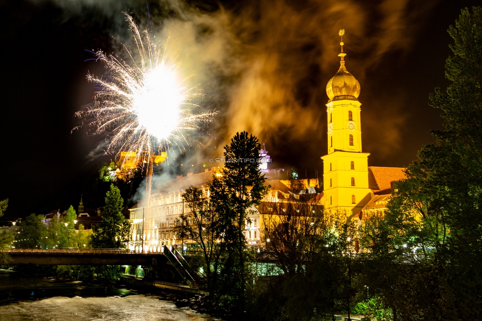112 Jahre Sturm
112 Jahre SK Sturm Graz, Graz, 01.05.2021.

Foto zeigt ein Feuerwerk
Schlüsselwörter: pyrotechnik