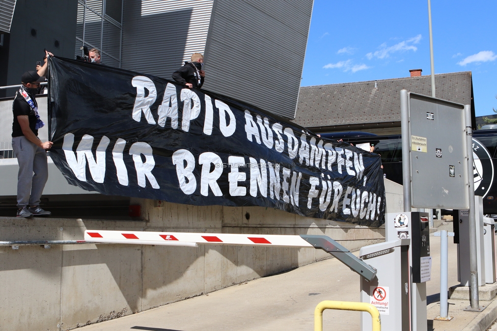 Sturm Graz - Rapid Wien
Oesterreichische Fussball Bundesliga, 31. Runde, SK Sturm Graz - SK Rapid Wien, Stadion Liebenau Graz, 16.05.2021. 

Foto zeigt Fans von Sturm mit einem Spruchband
Schlüsselwörter: COVID19 geisterspiel pyrotechnik