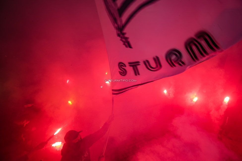 Sturm Graz - Rapid Wien
Oesterreichische Fussball Bundesliga, 31. Runde, SK Sturm Graz - SK Rapid Wien, Stadion Liebenau Graz, 16.05.2021. 

Foto zeigt Fans von Sturm und die Mannschaft von Sturm
Schlüsselwörter: COVID19 geisterspiel pyrotechnik