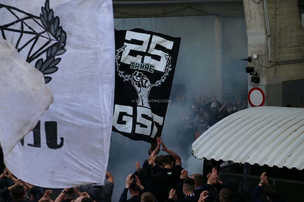 Sturm Graz - Rapid Wien
Oesterreichische Fussball Bundesliga, 31. Runde, SK Sturm Graz - SK Rapid Wien, Stadion Liebenau Graz, 16.05.2021. 

Foto zeigt Fans von Sturm und die Mannschaft von Sturm
Schlüsselwörter: COVID19 geisterspiel pyrotechnik