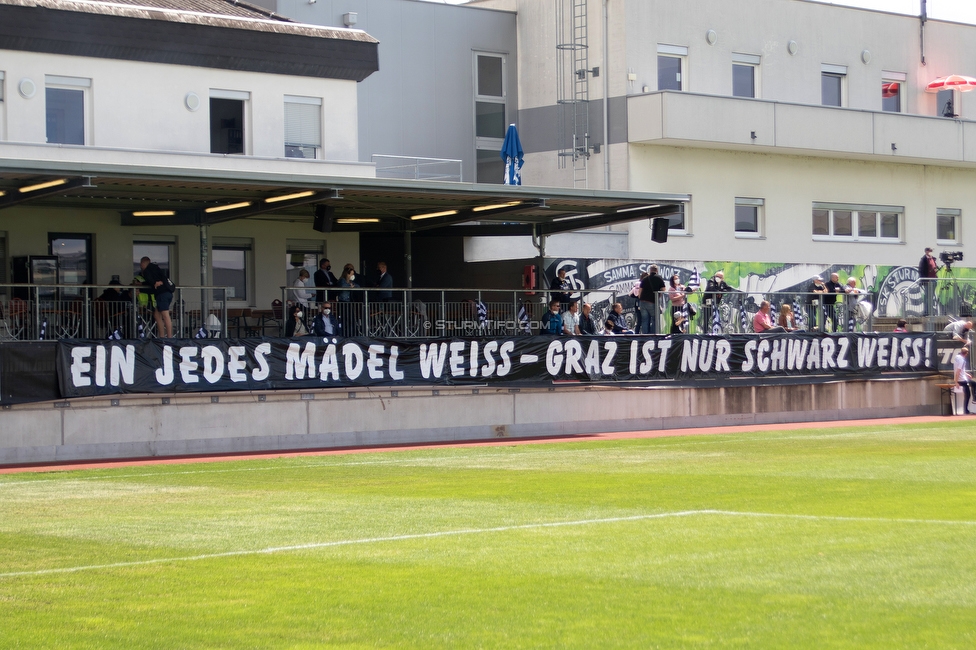 Sturm Damen - Austria Wien Landhaus
OEFB Frauen Bundesliga, 18. Runde, SK Sturm Graz Damen - SG Austria Wien USC Landhaus, Trainingszentrum Messendor Graz, 30.05.2021. 

Foto zeigt Fans von Sturm mit einem Spruchband
Schlüsselwörter: jedesmaedel