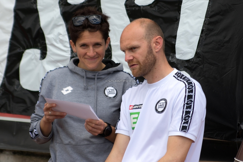 Sturm Damen - Austria Wien Landhaus
OEFB Frauen Bundesliga, 18. Runde, SK Sturm Graz Damen - SG Austria Wien USC Landhaus, Trainingszentrum Messendor Graz, 30.05.2021. 

Foto zeigt Emily Cancienne (Sturm Damen) und Mario Karner (Sektionsleiter Sturm Damen)
