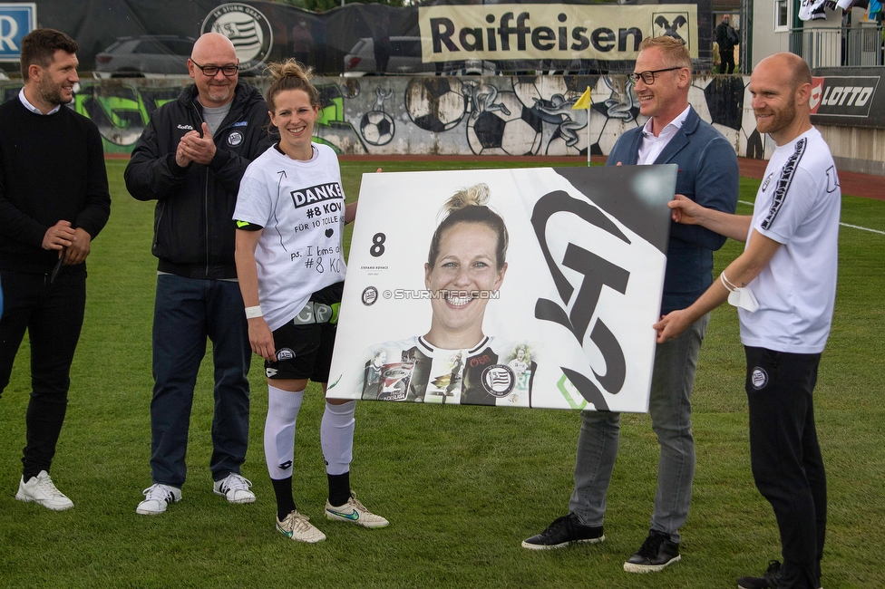 Sturm Damen - Austria Wien Landhaus
OEFB Frauen Bundesliga, 18. Runde, SK Sturm Graz Damen - SG Austria Wien USC Landhaus, Trainingszentrum Messendor Graz, 30.05.2021. 

Foto zeigt Andreas Schicker (sportl. Geschaeftsfuehrer Sturm), Michael Muenzer (Vizepraesident Sturm), Stefanie Kovacs (Sturm Damen), Stefanie Grossgasteiger (Sturm Damen) und Peter Schaller (Vizepraesident Sturm)
