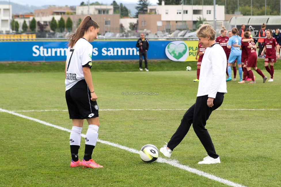 Sturm Damen - Austria Wien Landhaus
OEFB Frauen Bundesliga, 18. Runde, SK Sturm Graz Damen - SG Austria Wien USC Landhaus, Trainingszentrum Messendor Graz, 30.05.2021. 

Foto zeigt Stefanie Grossgasteiger (Sturm Damen) und Barbara Muhr (Messe Graz)
