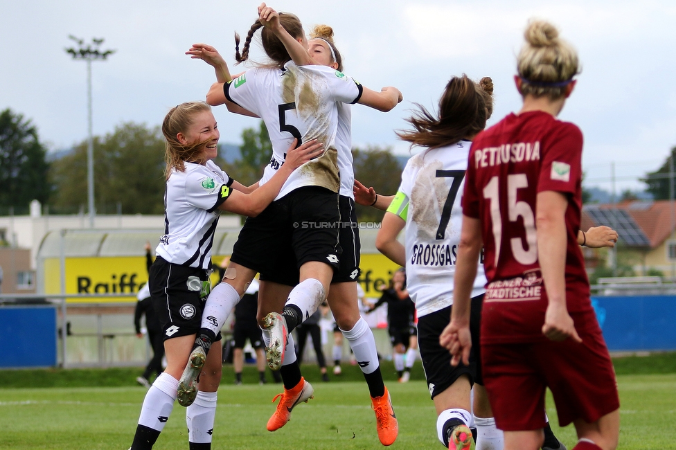 Sturm Damen - Austria Wien Landhaus
OEFB Frauen Bundesliga, 18. Runde, SK Sturm Graz Damen - SG Austria Wien USC Landhaus, Trainingszentrum Messendor Graz, 30.05.2021. 

Foto zeigt Julia Magerl (Sturm Damen) und Stefanie Grossgasteiger (Sturm Damen)
Schlüsselwörter: torjubel