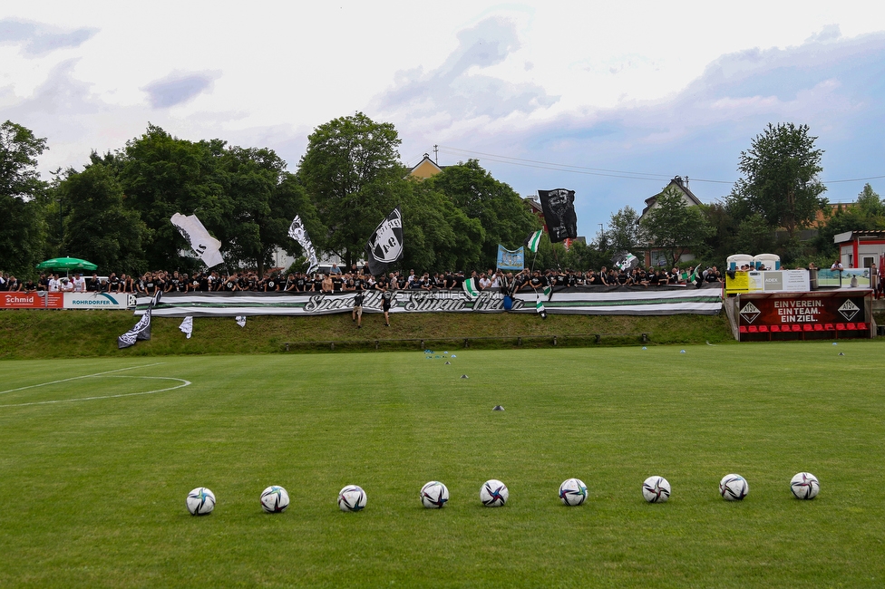 Stadl-Paura - Sturm Graz
OEFB Cup, 1. Runde, ATSV Stadl-Paura - SK Sturm Graz, Maximilian-Pagl-Stadion Stadl-Paura, 17.07.2021. 

Foto zeigt Fans von Sturm
