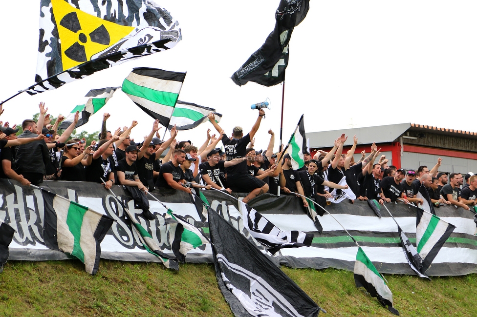 Stadl-Paura - Sturm Graz
OEFB Cup, 1. Runde, ATSV Stadl-Paura - SK Sturm Graz, Maximilian-Pagl-Stadion Stadl-Paura, 17.07.2021. 

Foto zeigt Fans von Sturm mit einer Choreografie
