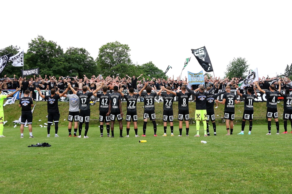 Stadl-Paura - Sturm Graz
OEFB Cup, 1. Runde, ATSV Stadl-Paura - SK Sturm Graz, Maximilian-Pagl-Stadion Stadl-Paura, 17.07.2021. 

Foto zeigt die Mannschaft von Sturm und Fans von Sturm
Schlüsselwörter: jubel