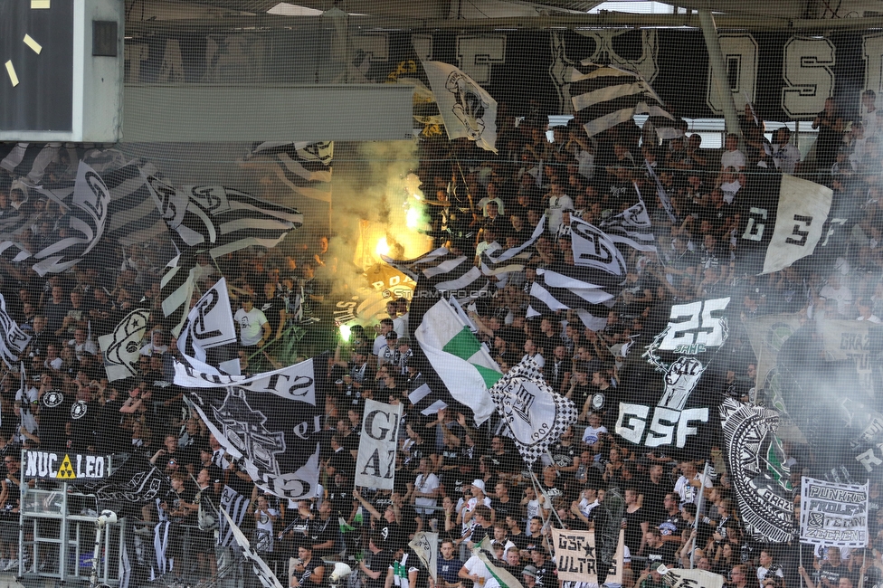 Sturm Graz - RB Salzburg
Oesterreichische Fussball Bundesliga, 1. Runde, SK Sturm Graz - FC RB Salzburg, Stadion Liebenau Graz, 23.07.2021. 

Foto zeigt Fans von Sturm mit einem Spruchband
Schlüsselwörter: pyrotechnik brigata tifosi sturmflut