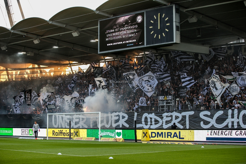 Sturm Graz - RB Salzburg
Oesterreichische Fussball Bundesliga, 1. Runde, SK Sturm Graz - FC RB Salzburg, Stadion Liebenau Graz, 23.07.2021. 

Foto zeigt Fans von Sturm mit einem Spruchband
Schlüsselwörter: pyrotechnik