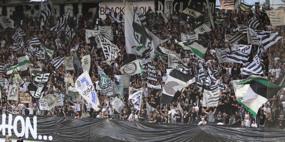 Sturm Graz - RB Salzburg
Oesterreichische Fussball Bundesliga, 1. Runde, SK Sturm Graz - FC RB Salzburg, Stadion Liebenau Graz, 23.07.2021. 

Foto zeigt Fans von Sturm mit einem Spruchband
Schlüsselwörter: sturmflut generationchaos