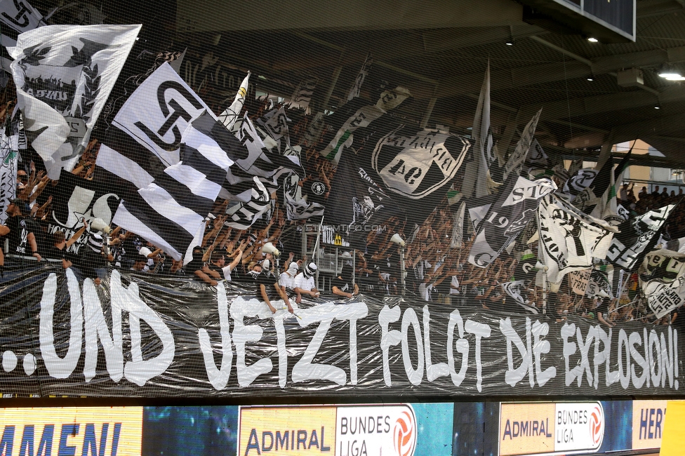 Sturm Graz - RB Salzburg
Oesterreichische Fussball Bundesliga, 1. Runde, SK Sturm Graz - FC RB Salzburg, Stadion Liebenau Graz, 23.07.2021. 

Foto zeigt Fans von Sturm mit einem Spruchband
Schlüsselwörter: pyrotechnik