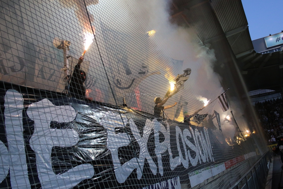 Sturm Graz - RB Salzburg
Oesterreichische Fussball Bundesliga, 1. Runde, SK Sturm Graz - FC RB Salzburg, Stadion Liebenau Graz, 23.07.2021. 

Foto zeigt Fans von Sturm mit einer Choreografie
Schlüsselwörter: pyrotechnik