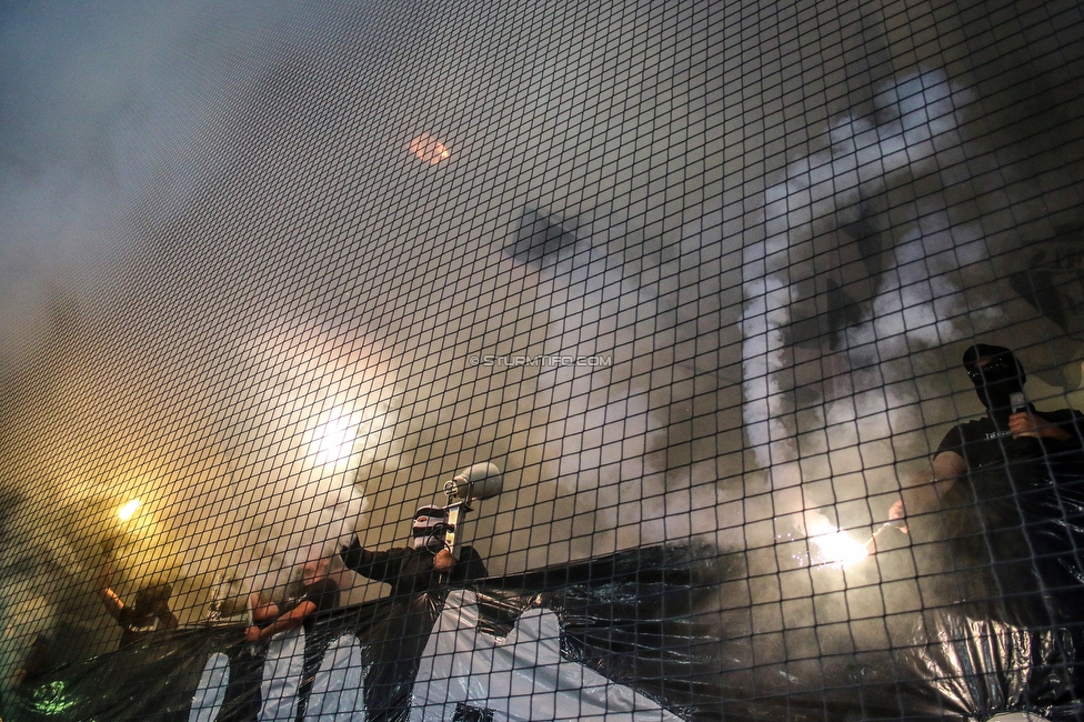 Sturm Graz - RB Salzburg
Oesterreichische Fussball Bundesliga, 1. Runde, SK Sturm Graz - FC RB Salzburg, Stadion Liebenau Graz, 23.07.2021. 

Foto zeigt Fans von Sturm mit einer Choreografie
Schlüsselwörter: pyrotechnik