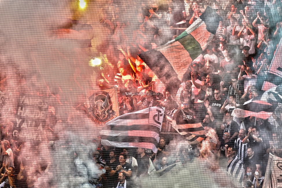 Sturm Graz - RB Salzburg
Oesterreichische Fussball Bundesliga, 1. Runde, SK Sturm Graz - FC RB Salzburg, Stadion Liebenau Graz, 23.07.2021. 

Foto zeigt Fans von Sturm mit einer Choreografie
Schlüsselwörter: pyrotechnik sturmflut