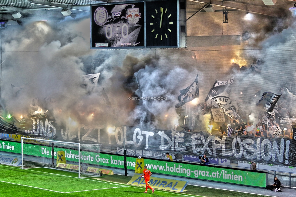 Sturm Graz - RB Salzburg
Oesterreichische Fussball Bundesliga, 1. Runde, SK Sturm Graz - FC RB Salzburg, Stadion Liebenau Graz, 23.07.2021. 

Foto zeigt Fans von Sturm mit einer Choreografie
Schlüsselwörter: pyrotechnik