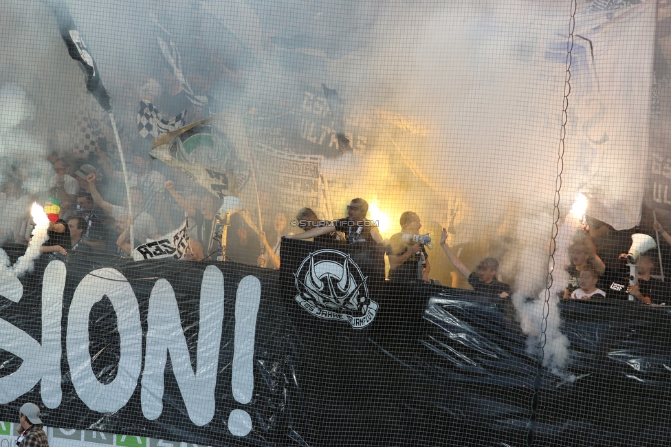 Sturm Graz - RB Salzburg
Oesterreichische Fussball Bundesliga, 1. Runde, SK Sturm Graz - FC RB Salzburg, Stadion Liebenau Graz, 23.07.2021. 

Foto zeigt Fans von Sturm mit einer Choreografie
Schlüsselwörter: pyrotechnik sturmflut