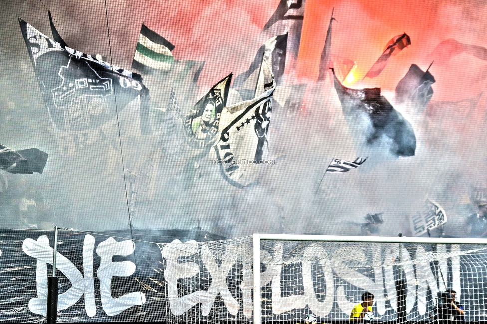 Sturm Graz - RB Salzburg
Oesterreichische Fussball Bundesliga, 1. Runde, SK Sturm Graz - FC RB Salzburg, Stadion Liebenau Graz, 23.07.2021. 

Foto zeigt Fans von Sturm mit einer Choreografie
Schlüsselwörter: pyrotechnik sturmflut