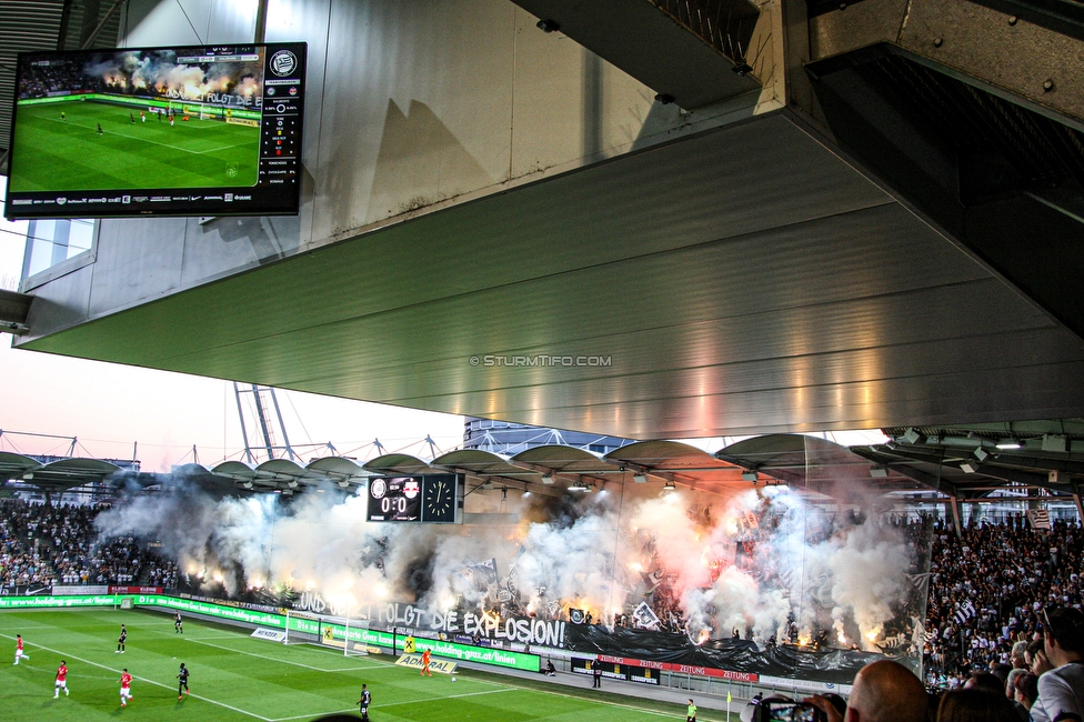 Sturm Graz - RB Salzburg
Oesterreichische Fussball Bundesliga, 1. Runde, SK Sturm Graz - FC RB Salzburg, Stadion Liebenau Graz, 23.07.2021. 

Foto zeigt Fans von Sturm mit einer Choreografie
Schlüsselwörter: pyrotechnik