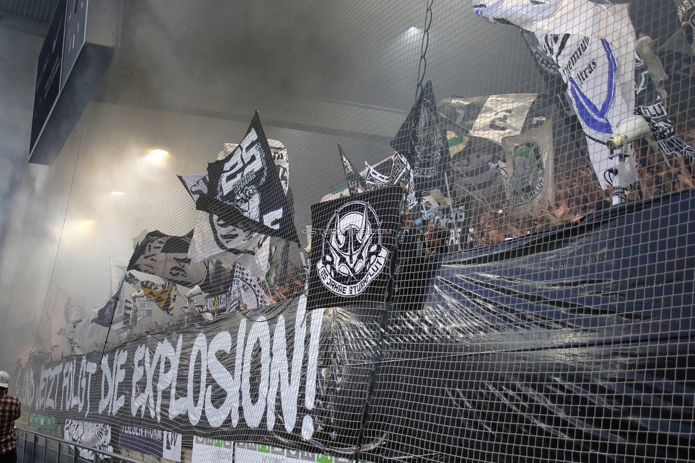 Sturm Graz - RB Salzburg
Oesterreichische Fussball Bundesliga, 1. Runde, SK Sturm Graz - FC RB Salzburg, Stadion Liebenau Graz, 23.07.2021. 

Foto zeigt Fans von Sturm mit einer Choreografie
Schlüsselwörter: pyrotechnik sturmflut