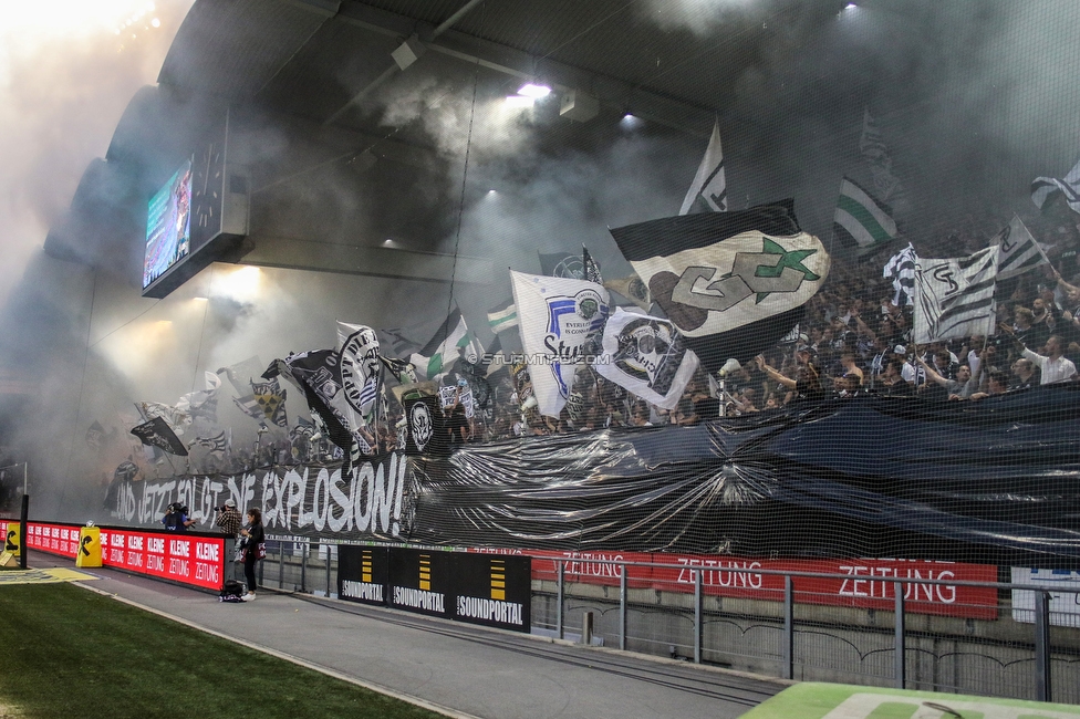 Sturm Graz - RB Salzburg
Oesterreichische Fussball Bundesliga, 1. Runde, SK Sturm Graz - FC RB Salzburg, Stadion Liebenau Graz, 23.07.2021. 

Foto zeigt Fans von Sturm mit einer Choreografie
Schlüsselwörter: pyrotechnik sturmflut generationchaos