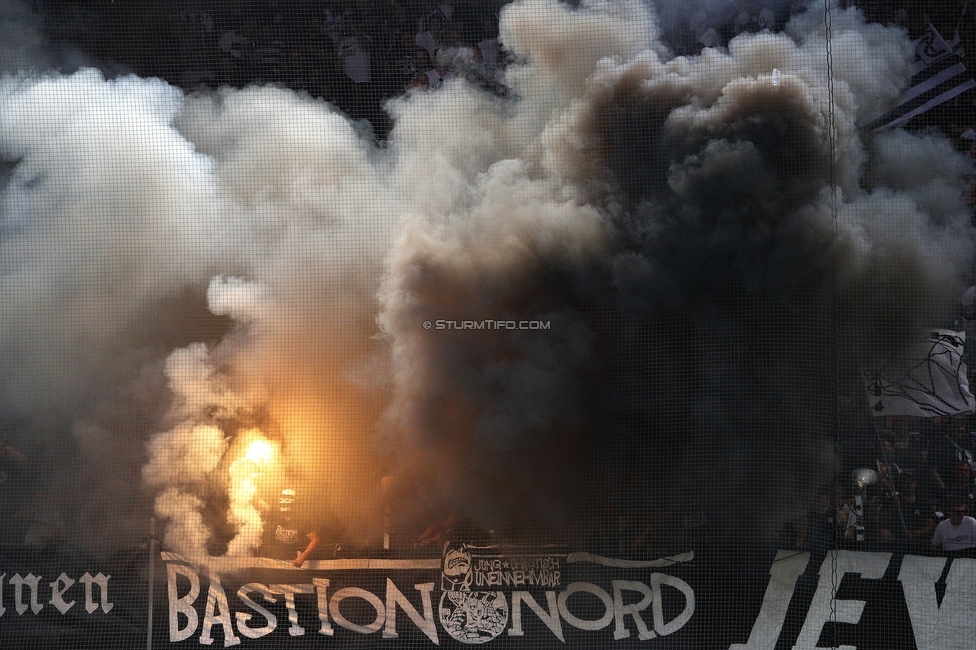 Sturm Graz - RB Salzburg
Oesterreichische Fussball Bundesliga, 1. Runde, SK Sturm Graz - FC RB Salzburg, Stadion Liebenau Graz, 23.07.2021. 

Foto zeigt Fans von Sturm
Schlüsselwörter: pyrotechnik bastion