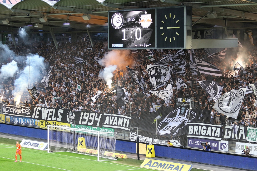 Sturm Graz - RB Salzburg
Oesterreichische Fussball Bundesliga, 1. Runde, SK Sturm Graz - FC RB Salzburg, Stadion Liebenau Graz, 23.07.2021. 

Foto zeigt Fans von Sturm
Schlüsselwörter: pyrotechnik brigata jewels