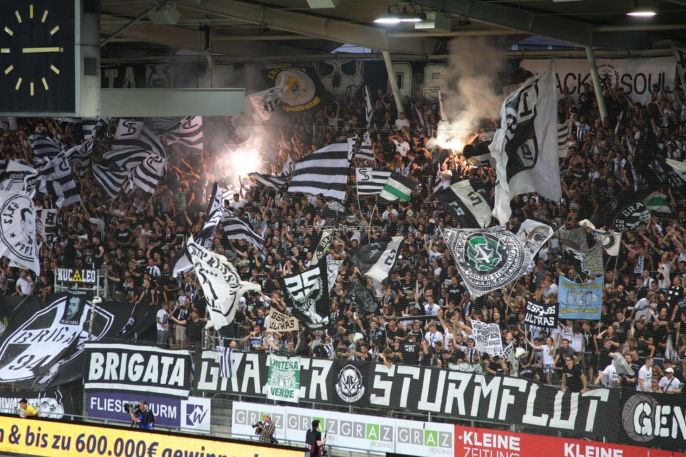 Sturm Graz - RB Salzburg
Oesterreichische Fussball Bundesliga, 1. Runde, SK Sturm Graz - FC RB Salzburg, Stadion Liebenau Graz, 23.07.2021. 

Foto zeigt Fans von Sturm
Schlüsselwörter: pyrotechnik brigata sturmflut