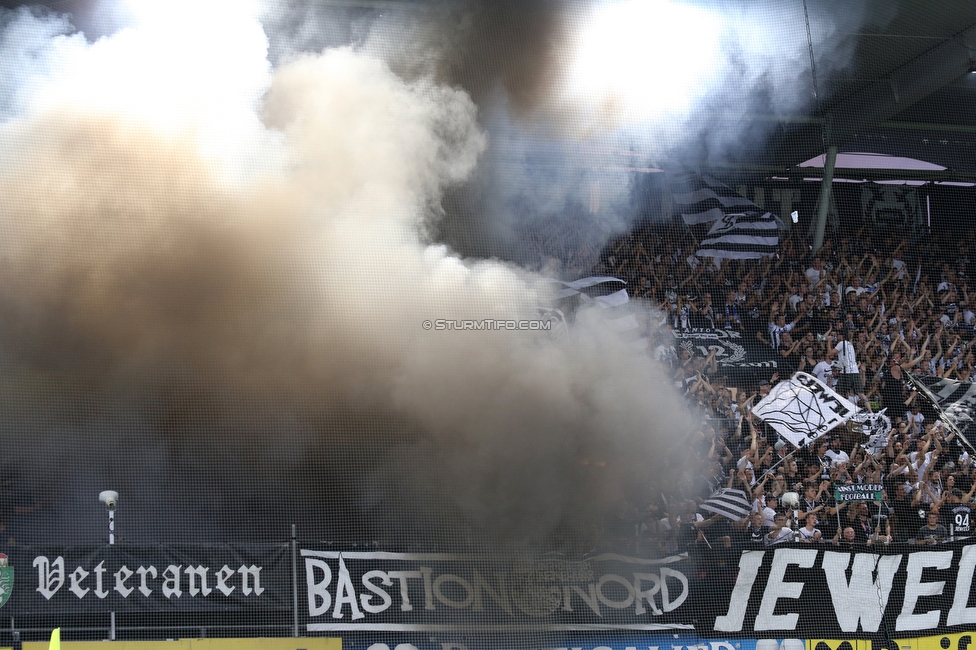 Sturm Graz - RB Salzburg
Oesterreichische Fussball Bundesliga, 1. Runde, SK Sturm Graz - FC RB Salzburg, Stadion Liebenau Graz, 23.07.2021. 

Foto zeigt Fans von Sturm
Schlüsselwörter: pyrotechnik bastion