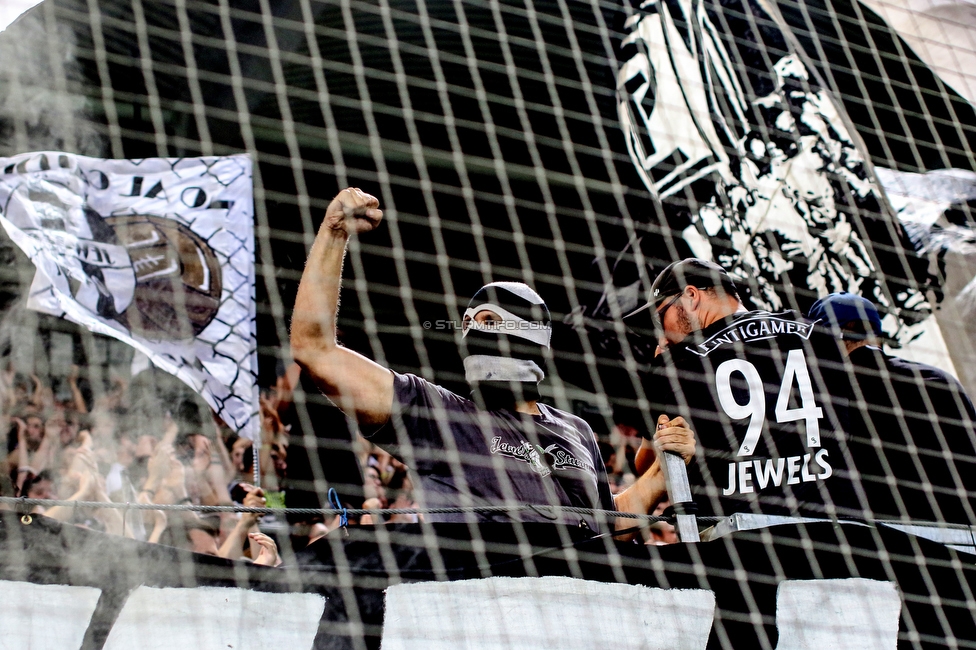 Sturm Graz - RB Salzburg
Oesterreichische Fussball Bundesliga, 1. Runde, SK Sturm Graz - FC RB Salzburg, Stadion Liebenau Graz, 23.07.2021. 

Foto zeigt Fans von Sturm
Schlüsselwörter: pyrotechnik jewels