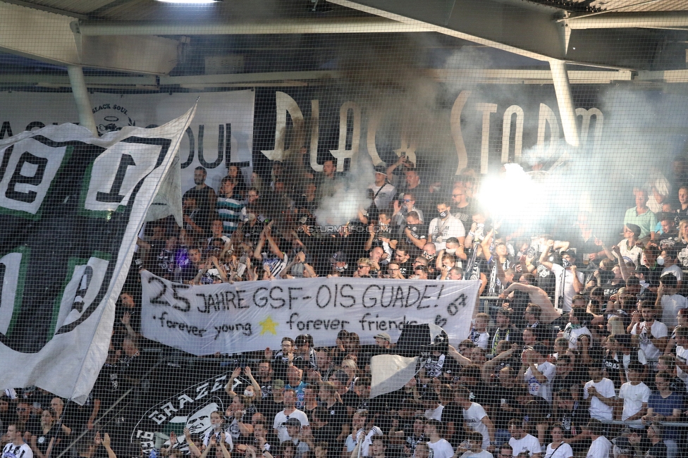 Sturm Graz - RB Salzburg
Oesterreichische Fussball Bundesliga, 1. Runde, SK Sturm Graz - FC RB Salzburg, Stadion Liebenau Graz, 23.07.2021. 

Foto zeigt Fans von Sturm mit einem Spruchband
Schlüsselwörter: blackstorm sturmflut pyrotechnik